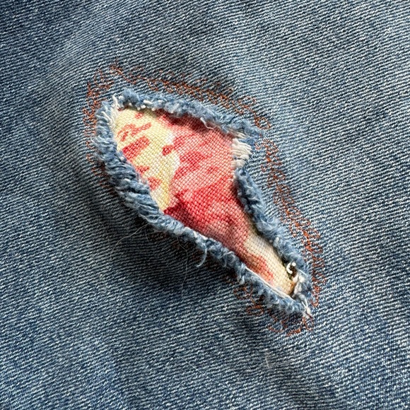 Customized Patchwork/Embroidered Jeans - Picture 8 of 10